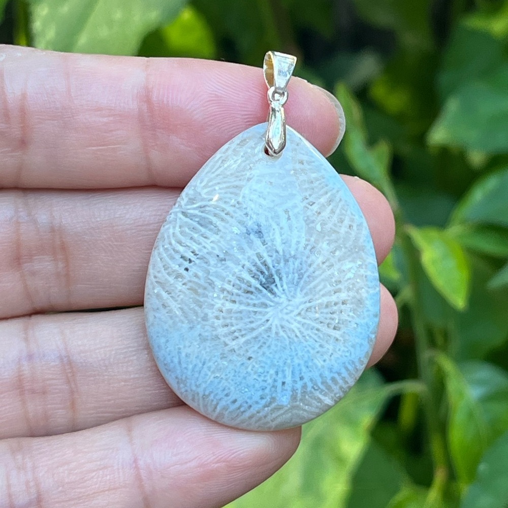 Sterling silver 925 stamped creamy blue coral jade pendant 0959